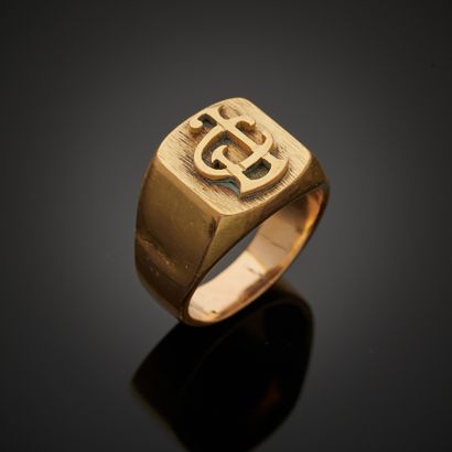 null Bague chevalière en or jaune 18k gravée JC.
Doigt : 63 - Poids : 25,4 g

Ce...