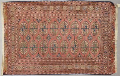 Rectangular wool carpet decorated with gülhs...