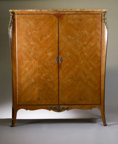 Moveable armoire in rosewood veneer (accidents...