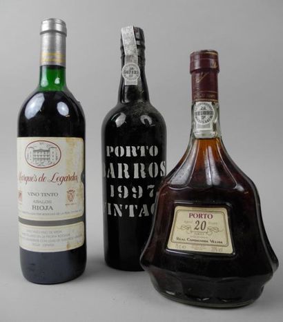 null "Ensemble de 3 bouteilles: 1 bouteille PORTO VINTAGE, Barros 1997 / 1 bouteille...