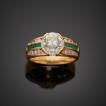 null Ring in 18k yellow gold set with a brilliant-cut diamond weighing approximately...
