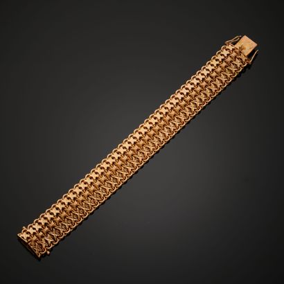 Bracelet en or rose 18k à large maille appliquée...