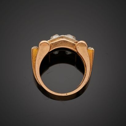 null Tank ring in 18k yellow and rose gold, set with two old brilliant-cut diamonds...