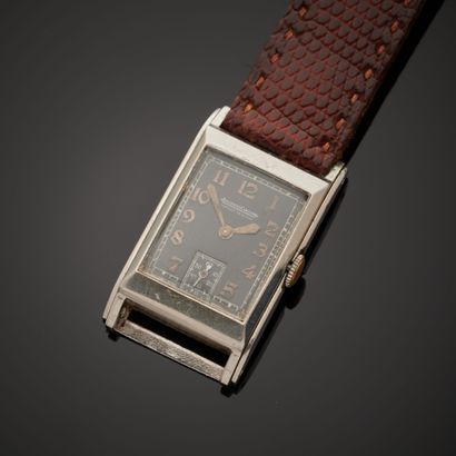 null JAEGER LECOULTRE.
Montre bracelet, boîtier rectangulaire en acier, cadran noir...