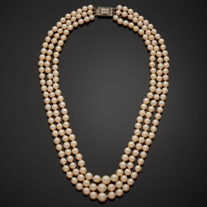Necklace composed of three rows of pearls...