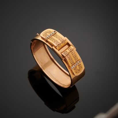 18k rose gold rigid bracelet featuring a...
