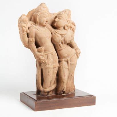Couple en grés sculpté.

Inde, travail moderne...