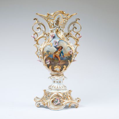 Grand vase en porcelaine de Paris à décor...