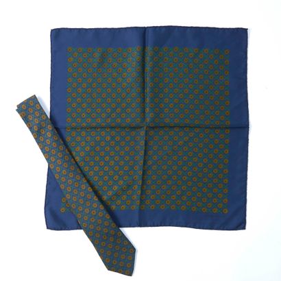 HERMES, Paris.
Tie and pouch in blue silk...
