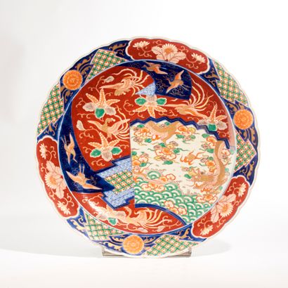 null JAPAN.
Large Imari porcelain dish decorated with flowers, phoenixes and dragons...