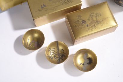 null JAPAN.
Set of rectangular and round gold and black lacquer boxes decorated with...