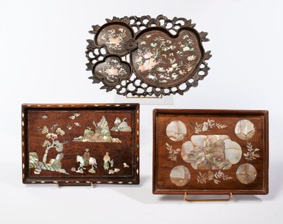 null VIETNAM.
Set of wooden objects inlaid with mother-of-pearl including :
- Three-compartment...