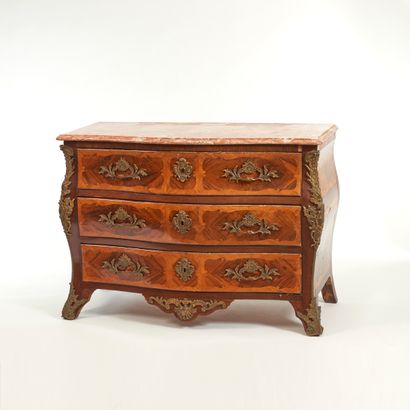 null Grave chest of drawers in wood and veneer of violet wood and rosewood (the veneer...