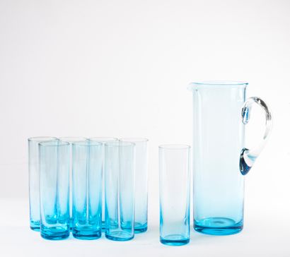 null Blue glass orangeade set including : 
- a carafe
- eight tall glasses
Height...