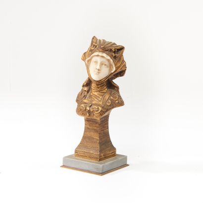 null Eugène Bernoud (19th-20th)
Female bust in medieval costume.
Chryselephantine...