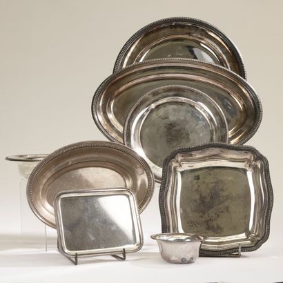 null PLASAIT.
Set of four silver-plated dishes (scratches) with pearl fillet decoration,...