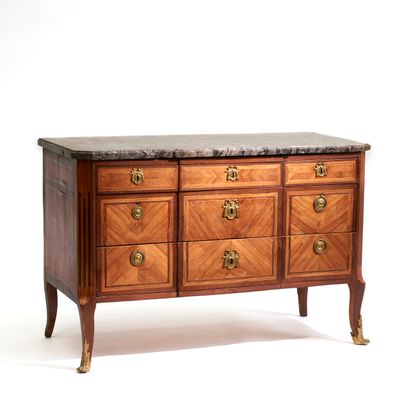 null Rosewood chest of drawers with central recess, inlaid with butterfly-wing friezes...