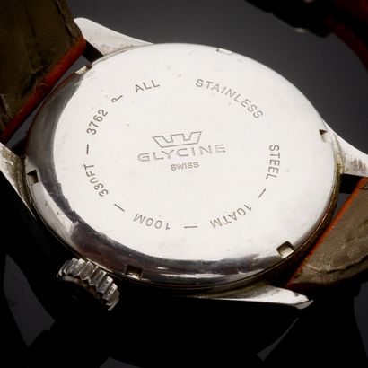 null GLYCINE "Incursore".
Men's wristwatch, round steel case, black dial applied...