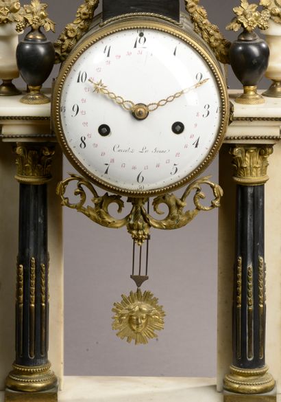 null Portico calendar clock in white marble, black marble and rich ornamentation...