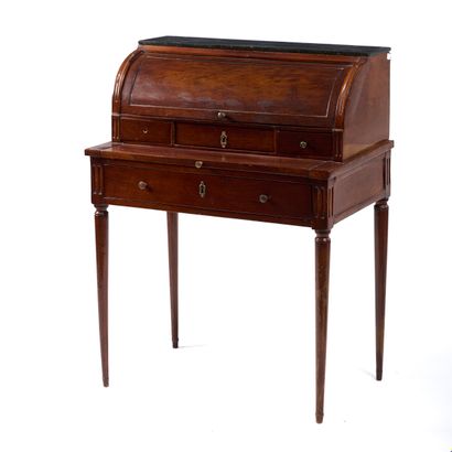 null Mahogany and mahogany veneer cylinder desk, resting on four tapered and fluted...
