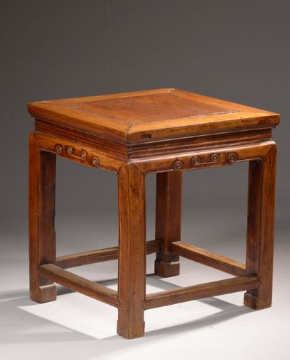 null CHINA.
Small end table, the belt carved with scrolls.
20th century.
Height :...