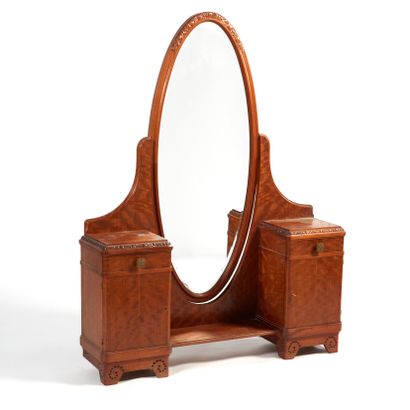  Louis MAJORELLE (1859-1926).
Mahogany and mahogany veneer bedroom furniture, the... Gazette Drouot