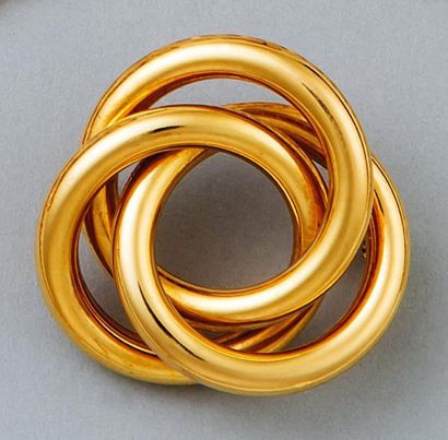 null BROCHE en or jaune formée de trois anneaux imbriqués. Poids: 12,5 g