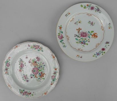 null 2 Assiettes en porcelaine de la Compagnie des Indes. XVIIIème siècle