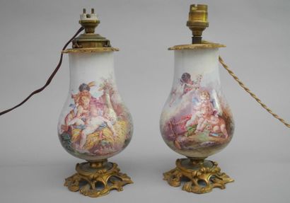 null Paire de lampes en porcelaine, monture bronze XIXème siècle
