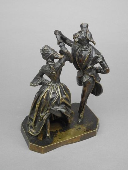 École du XIXe siècle Couple de chiens dansant. Bronze à patine brune (petit choc...