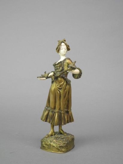 Georges OMERTH (act. 1895 - 1925) Jeune femme à la branche aux oiseaux. Statue chryséléphantine,...