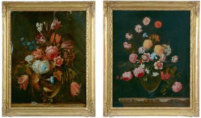 Ecole Flamande du XVIIIe siècle Bouquets de fleurs dans des vases en cristal. Paire...