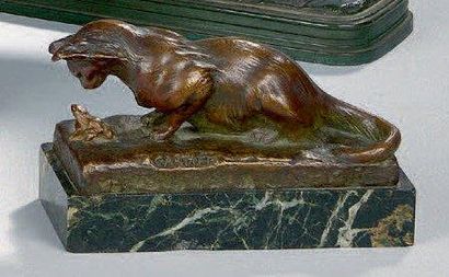 Thomas François CARTIER (Marseille, 1879 - 1943) Chat et grenouille. Bronze patiné...