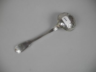 null Cuillère saupoudreuse en argent, la spatule gravée d'armoiries / XVIIIème siècle...