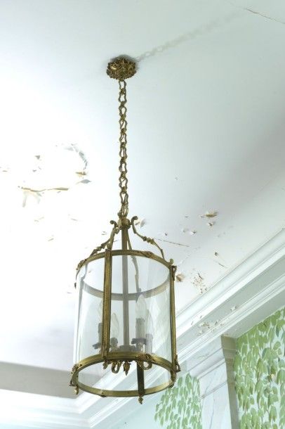  Grande lanterne en bronze naturel à quatre lumières moderne Style Louis XV Haut....