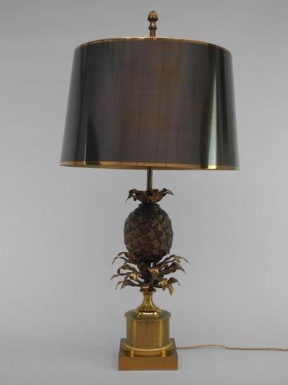  Maison CHARLES Lampe "ananas" en bronze et laiton , l'abat jour en métal brossé...