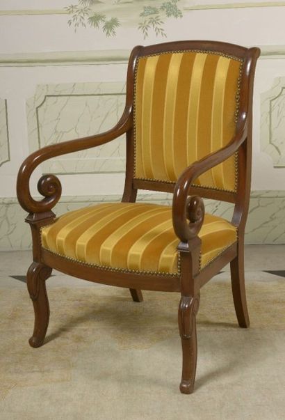  Deux fauteuils en acajou et placage d'acajou Style Restauration Haut . : 89 cm -...