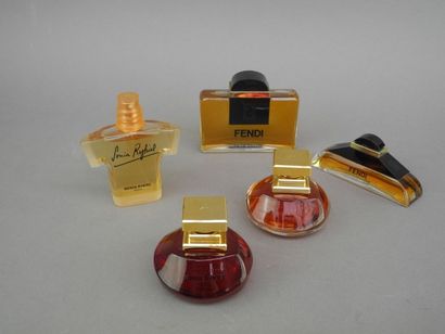  Divers parfumeurs Lot comprenant : deux flacons FENDI, eau de toilette (100 ml)...