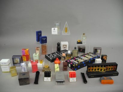 Divers parfumeurs Fort lot de cinquante-trois miniatures 