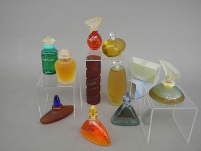  Yves ROCHER Assortiment de dix flacons d'eau de parfum