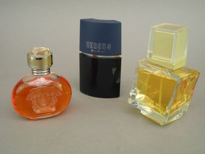 null VERSACE Lot de trois flacons: "Blonde", eau de toilette (50 ml); "V'E", eau...