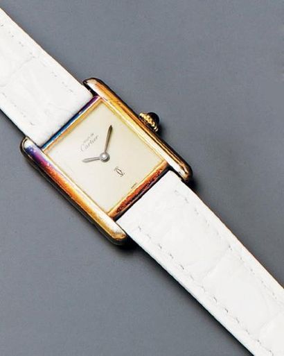 null MONTRE de dame modèle Tank, le cadran à fond crème, le boîtier en vermeil. Signée...