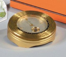 HERMES Paris Pendulette de bureau «Worldtime» en métal doré, avec indication 24H...