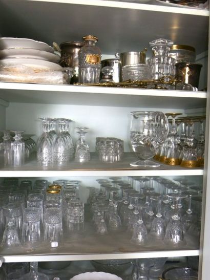  Fort lot de services de verres à pied en cristal et vases
