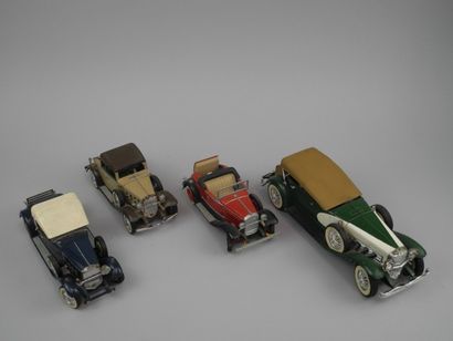 null Ensemble de quatre modèles réduits HUBLEY Lancaster: FORD A Roadster 1927 (856K),...