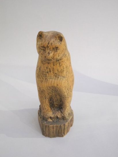 Chat en bois sculpté.


