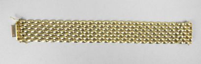 null BRACELET ruban en or jaune, à sept rangs de maillons olive articulés. Long.:...