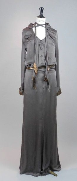 Christophe Josse - Haute Couture / Robe longue boutonnée sur le devant, en soie grise et perles bron