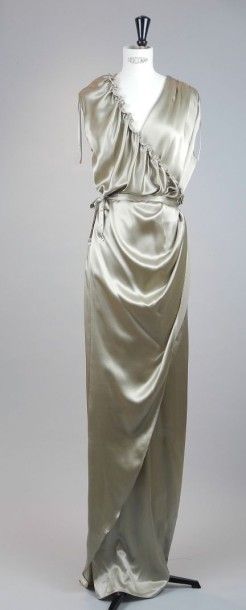 Christophe Josse - Haute Couture / Robe longue croisée en soie beige. / T. 40