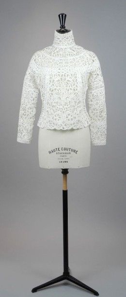 Christophe Josse - Haute Couture / Camisole ajourée blanc cassé. null